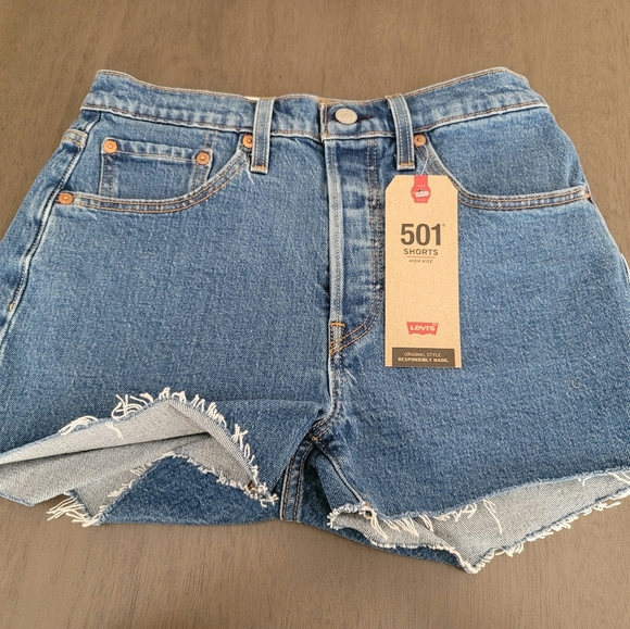 Levi's Pants - NWT Levi's Women's 501 Original Shorts $49.5 MSRP Jive Stone